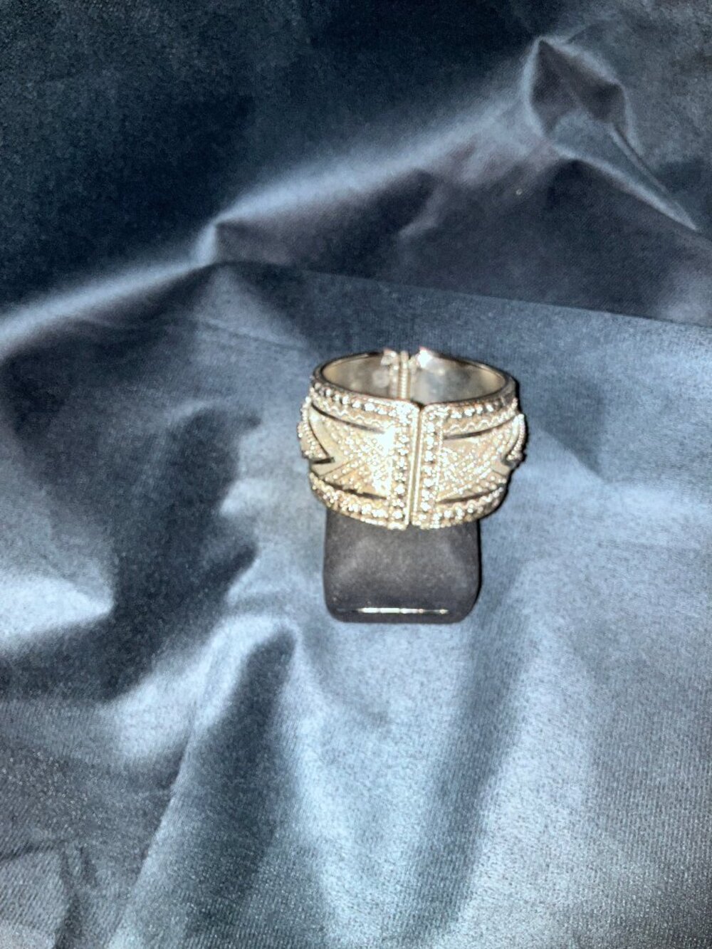 Silvertone Balinese style hinged bangle bracelet